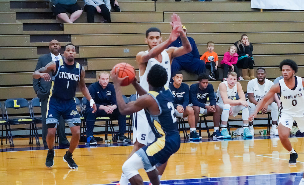 Men's Basketball - Warriors Doughty earns first MAC Commonwealth Player of the Week